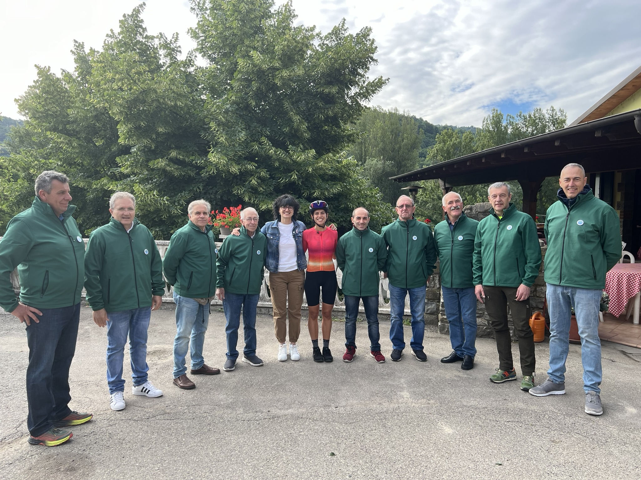 La Rai col Giro arriva a Toano: Mirka Cassinadri e il Coro Vocilassù